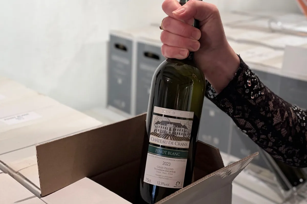 Expédition d’une bouteille de vin suisse Château de Crans – achat de vin en ligne sécurisé